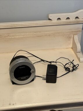 Sony Round Digital Alarm Clock Radio in Silver and Black works great